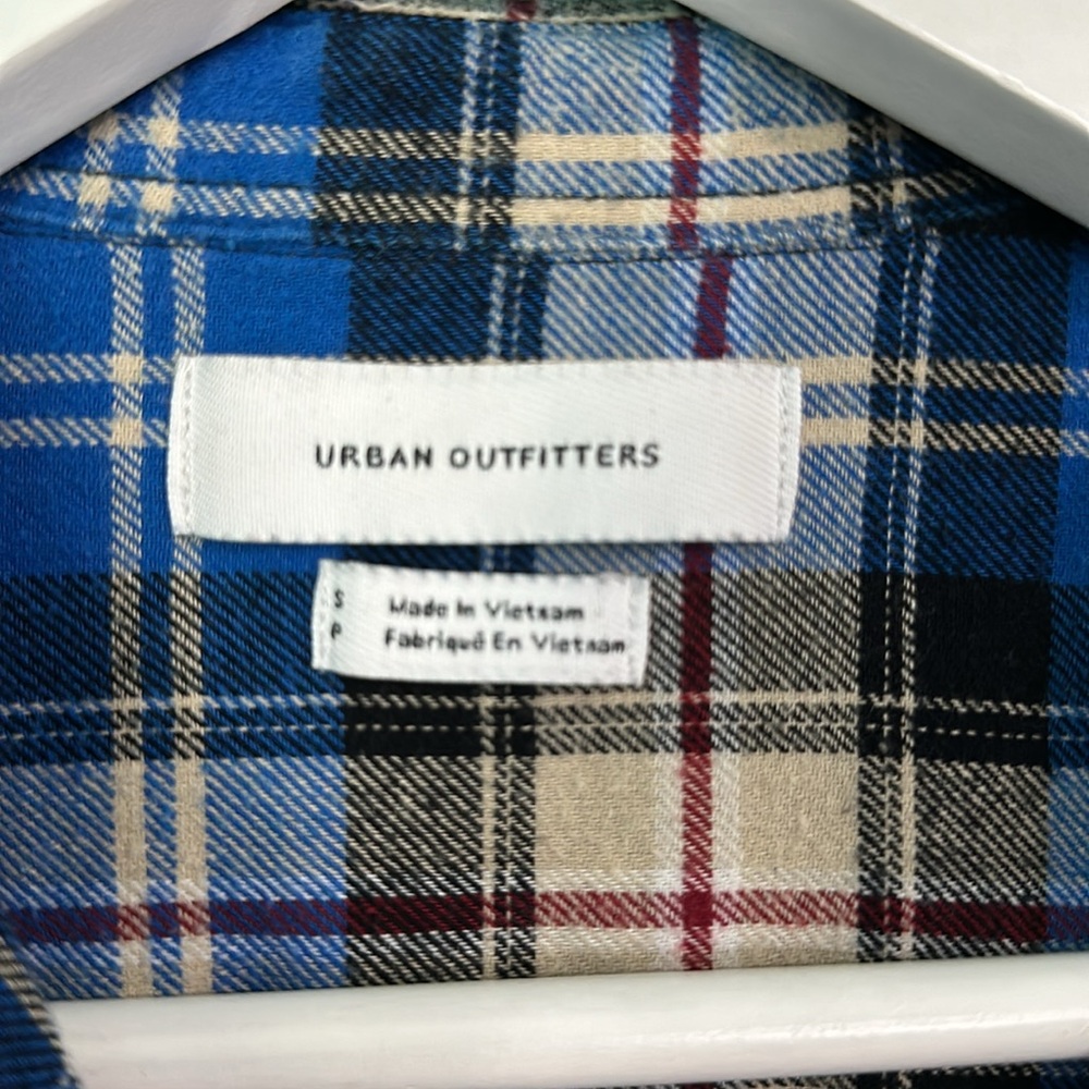 FINAL PRICE NO OFFERS
Urban Outfitters Flannel Plaid Button Down Shirt S - Picture 4 of 6